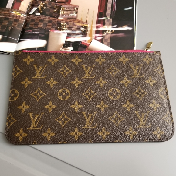 LOUIS VUITTON Classic Monogram Neverfull pouchette - Picture 11 of 13